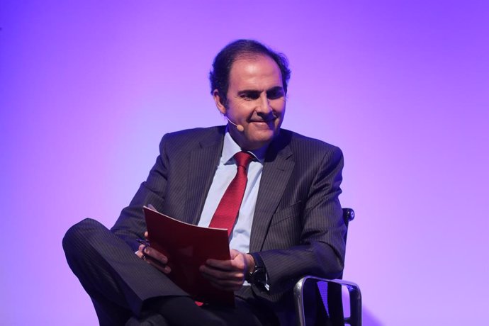 Archivo - El presidente de Iberia, Javier Sánchez-Prieto, participa en un mesa redonda de las jornadas de 'El País' y Deloitte sobre los fondos europeos, a 15 de noviembre de 2021, en Madrid, (España). 