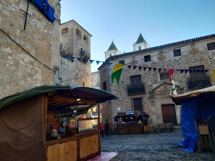 Puestos del Mercado Medieval en la plaza de Santa María de Cáceres