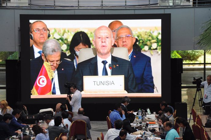 Archivo - 27 August 2022, Tunisia, Tunis: Media representatives follow the speech of President of Tunisia Kais Saied (on-screen) during the 8th Tokyo International Conference on African Development (TICAD8) which is in Tunisia. Photo: Chokri Mahjoub/ZUM