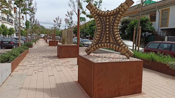 Reproducción del tesoro del Carambolo en el barrio que corona el cerro homónimo