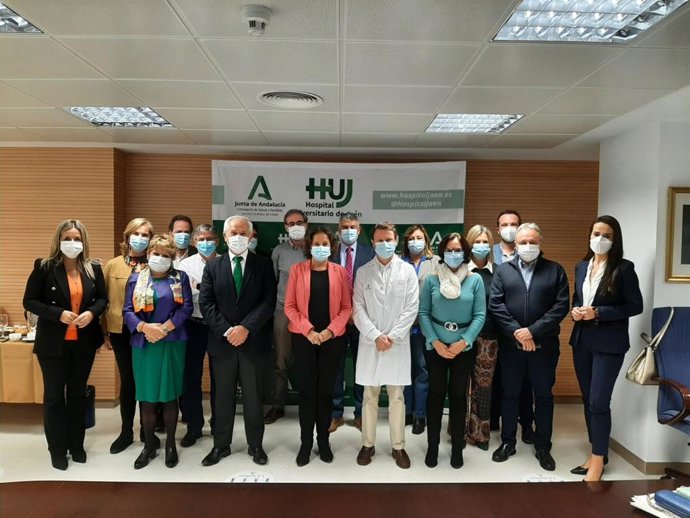 La consejera de Salud y Consumo, Catalina García, en la clausura de las jornadas de trabajo de la Dirección General de Gestión Económica y Servicios del Servicio Andaluz de Salud sobre las Centrales Provinciales de Compra