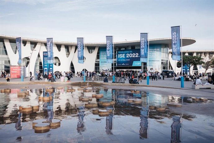 Archivo - Entrada de Fira de Barcelona durante el ISE 2022.