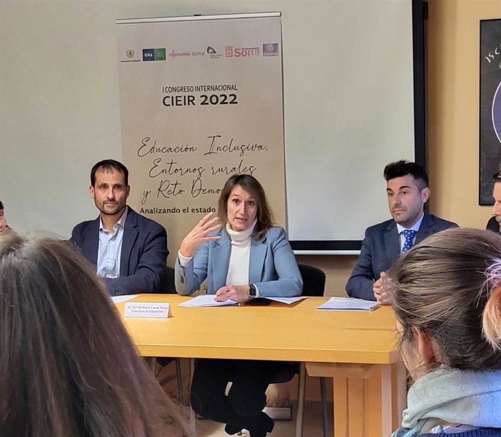 En el centro, Rocío Lucas en el Congreso sobre Educación Inclusiva y Entorno Rural.