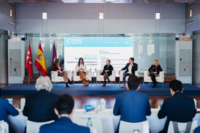 Representantes de las ciudades que han participado en el III Encuentro Mundial del Deporte celebrado hoy en Madrid