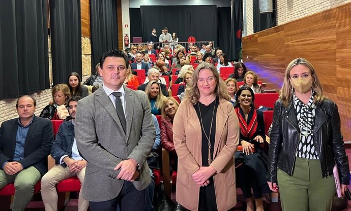 José Miguel Luengo con Cristina Ayala en el acto del PP 'Te queremos libre'