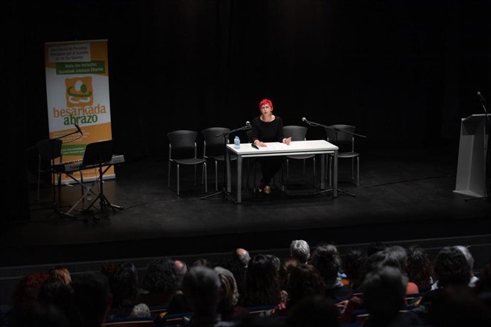 La consejera de Salud, Santos Induráin, durante el acto organizado con motivo del Día internacional del Superviviente.