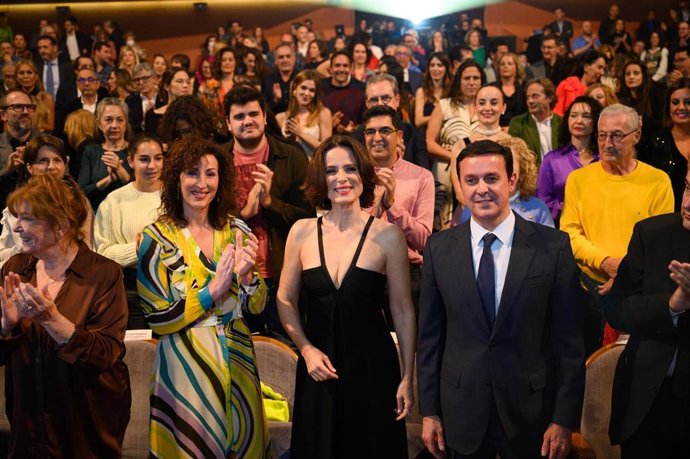 Aitana Sánchez-Gijón recoge el premio 'Almería tierra de cine' con especial recuerdo a Pilar Miró