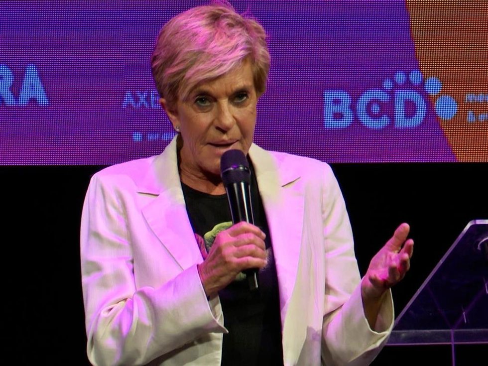 CHELO GARCÍA CORTÉS RECIBE EL 'PREMIO PLUMA'