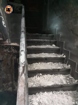 Rescatadas 10 personas en el incendio de un edificio en Puol