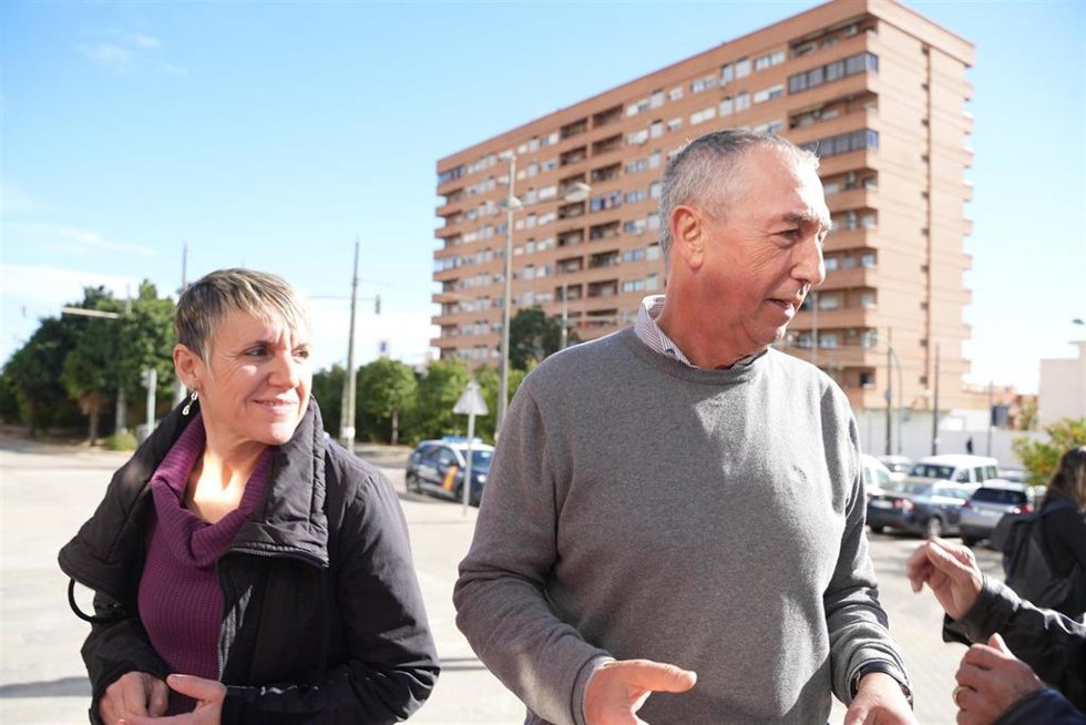 El portavoz de Compromís en el Congreso, Joan Baldoví, a su llegada al acto de Sumar este sábado en Valncia