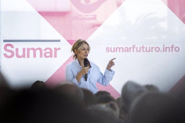 La vicepresidenta segunda del Gobierno y ministra de Trabajo y Economía Social, Yolanda Díaz, interviene durante la presentación de su proyecto ‘Sumar’, en Feria Valencia, a 16 de noviembre de 2022