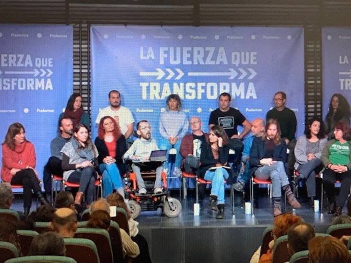 Echenique, Fernández y De Miguel en el acto de Podemos en Cáceres.
