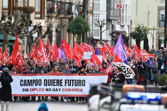 Manifestación convocada por UGT y CCOO en Reinosa para la defensa del futuro de la comarca de Campoo