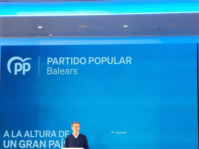 El presidente del PP, Alberto Núñez Feijóo, interviene durante la clausura de la conferencia política del PP de Baleares, en el centro de convenciones Hipotels Playa de Palma, a 19 de noviembre de 2022, en Palma de Mallorca, Mallorca, Baleares (España).