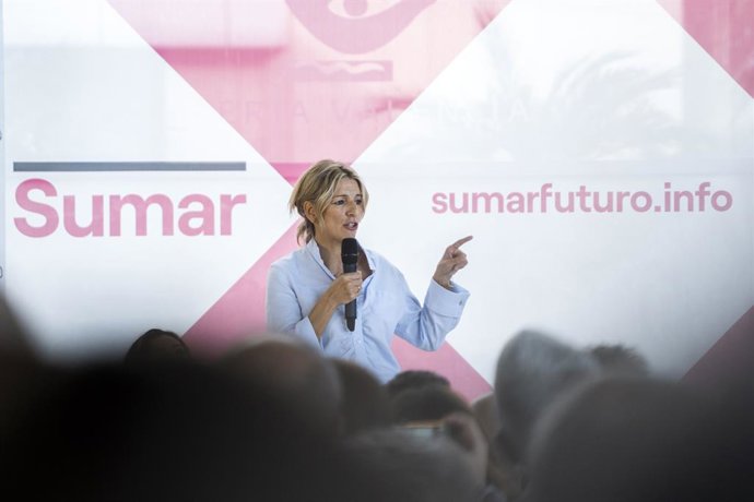 La vicepresidenta segona del Govern central i ministra de Treball i Economia Social, Yolanda Díaz, intervé durant la presentació del seu projecte 'Sumar', a la Fira de Valncia, a 16 de novembre del 2022