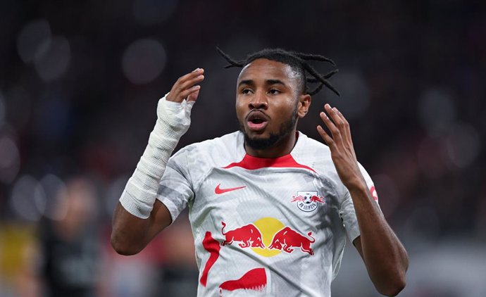 FILED - 09 November 2022, Saxony, Leipzig: RB Leipzig's Christopher Nkunku reacts after missing a chance during the German Bundesliga soccer match between RB Leipzig and SC Freiburg at Red Bull Arena. Photo: Hendrik Schmidt/dpa