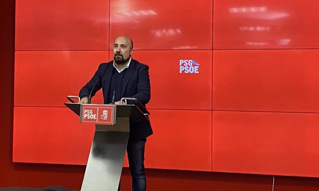 O secretario de Organización do PSdeG, José Manuel Lage, durante a rolda de prensa.