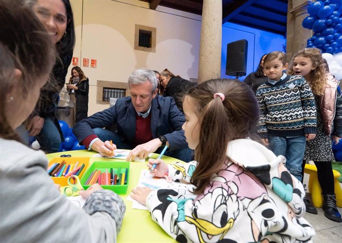 O presidente do PPdeG, Alfonso Rueda, nun acto organizado polos populares para celebrar o Día Internacional da Infancia.