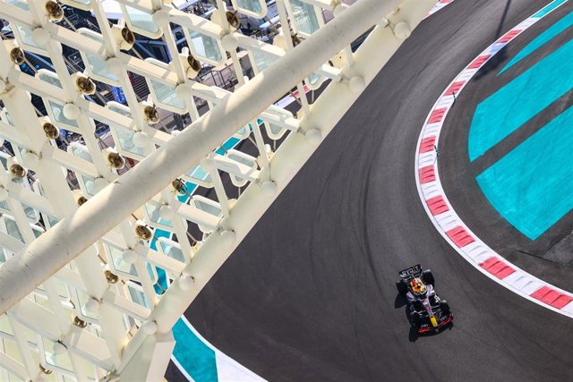 Max Verstappen en Yas Marina