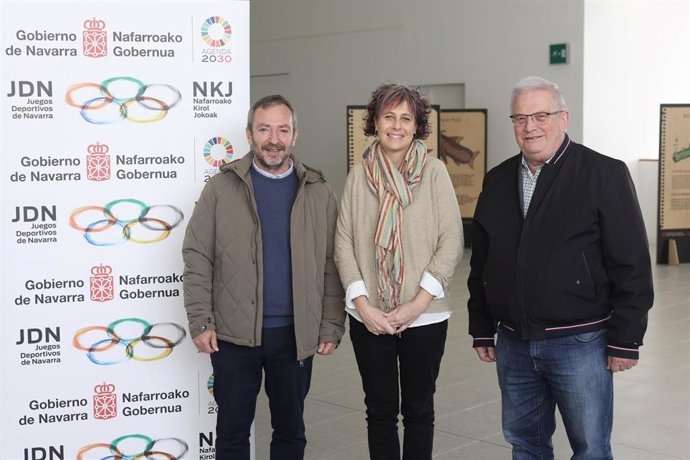 Jesús  Arrizubieta, alcalde de Tafalla; Rebeca Esnaola, consejera de Cultura y Deporte; y Miguel Pozueta, director gerente Instituto Navarro del Deporte
