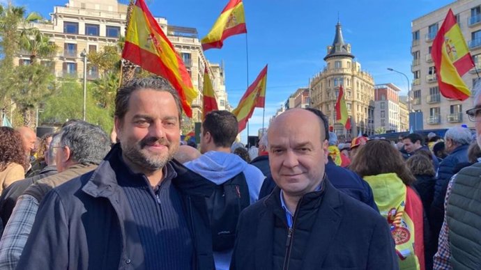 Los diputados Arranz y Morón en la manifestación de Barcelona.