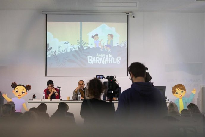 El conseller de Derechos Sociales, Carles Campuzano, en una visita en el centro Barnahus de Tarragona