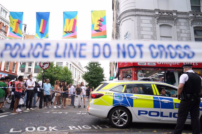 Archivo - Policía de Reino Unido tras un apuñalamiento mortal en Londres en agosto de 2022