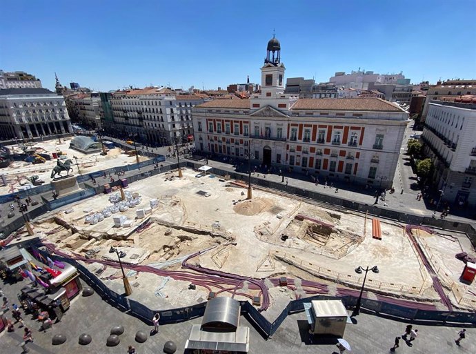Archivo - Vista general de las obras en la Puerta del Sol de Madrid, a 1 de julio de 2022. Archivo.