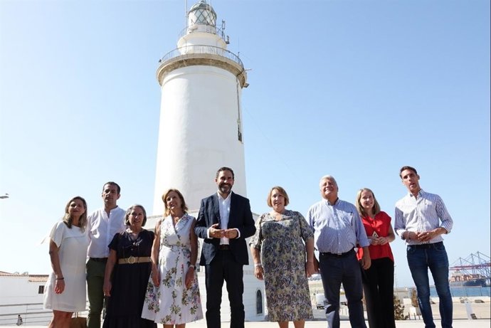 Daniel Pérez y ediles del PSOE en una imagen de archivo en La Farola