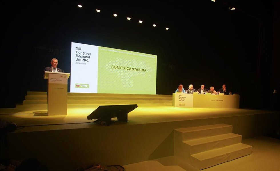 El secretario general del PRC y presidente de Cantabria, Miguel Ángel Revilla, interviene en el XIII Congreso Regional del partido