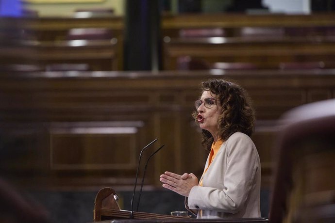 Archivo - La ministra de Hacienda y Función Pública, María Jesús Montero, interviene en una sesión plenaria, en el Congreso de los Diputados