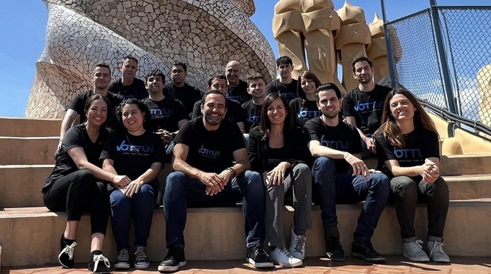 Archivo - El equipo de la 'startup' Vutton, creadores de la herramienta que utilitza el 'blockchain' para verificar la procedencia de criptomonedas confiscades por la policía