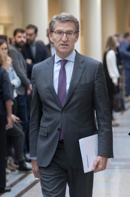 El presidente del Partido Popular, Alberto Núñez Feijóo, a su llegada a una sesión de control al Gobierno en el Senado, a 25 de octubre de 2022, en Madrid (España). 