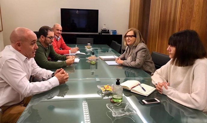 Reunión de CSIF con la presidenta de la CHD, María Jesús Lafuente (2 d).