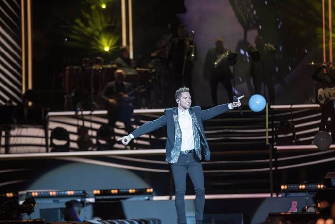 El almeriense David Bisbal, en el concierto celebrado en el estadio de los Juegos del Mediterráneo por sus 20 años de carrera musical.