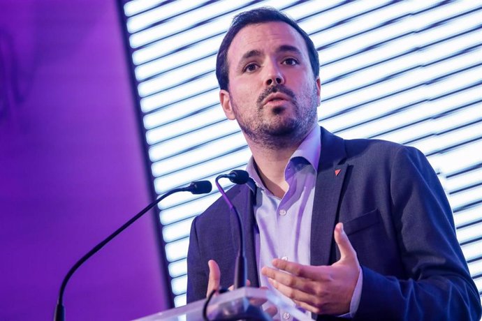 El ministro de Consumo, Alberto Garzón, interviene en la inauguración del encuentro Unoconcinco, en la Casa del Lector de Matadero, a 27 de octubre de 2022, en Madrid (España).