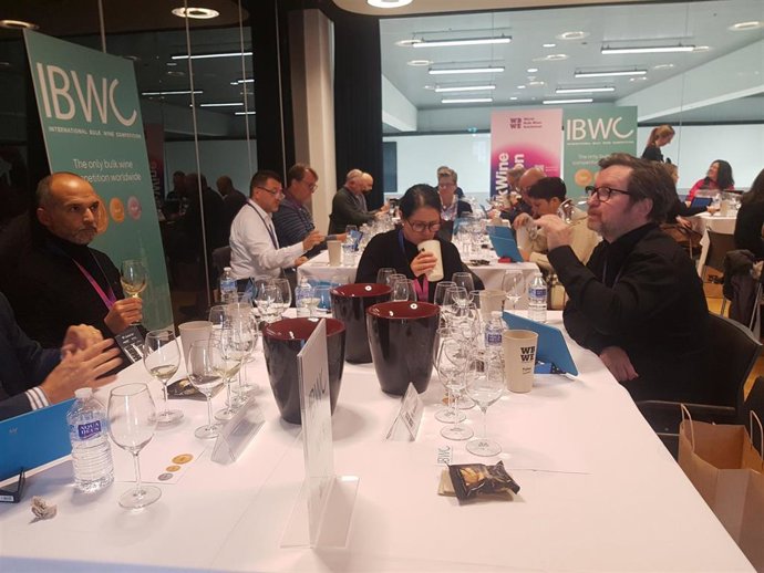 Cata de vino en el Concurso de Vinos a Granel
