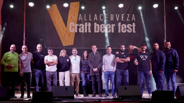 Foto de la Diputación de Valladolid durante la inauguración este viernes de la V edición del Vallacerveza Craft Beer Fest en la Cúpula del Milenio de la capital vallisoletana