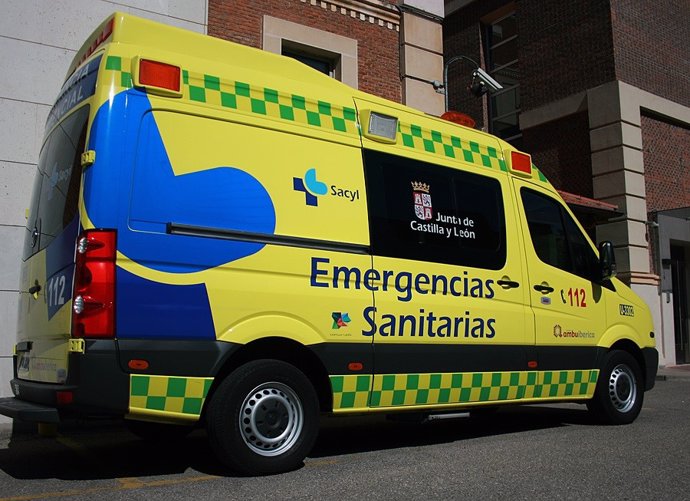 Archivo - Sucesos.- Herido un varón de 34 años en una colisión entre dos turismos en Guijuelo (Salamanca)