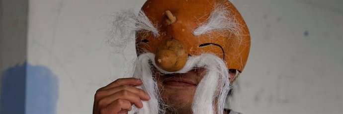 Archivo - Damián Ortega impartirá un taller de máscaras en la Fundación Botín