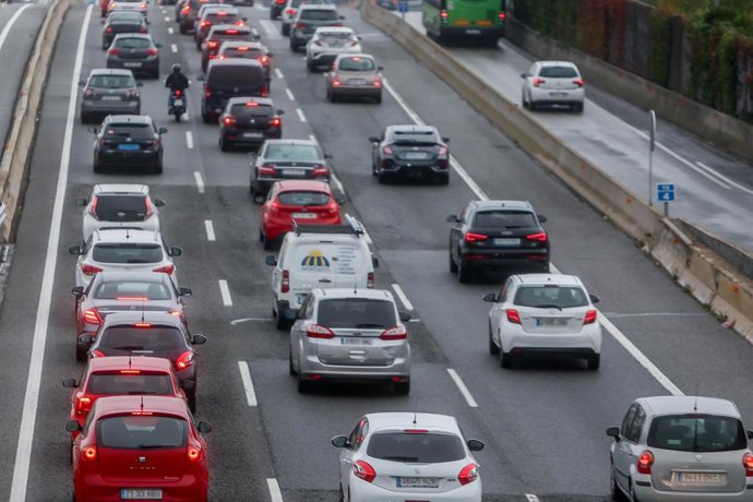Archivo - Imatge de recurs d'unes retencions a la carretera
