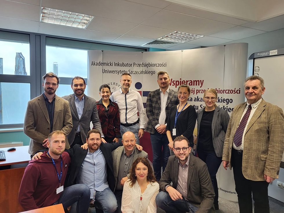 Profesores del grupo de investigación DEKIS de la Universidad Católica de Ávila (UCAV) en Polonia.
