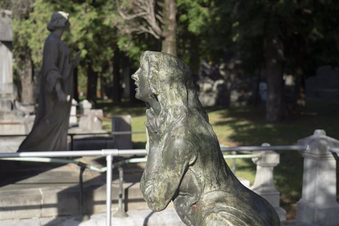 Archivo - Estatua perteneciente al Cementerio de Bilbao, Vizcaya, Euskadi (España) a 29 de octubre de 2020.