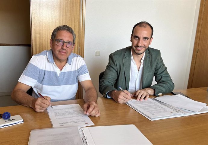 Archivo - Acto de firma del convenio en el Ayuntamiento de Taroda.