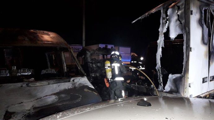 Imatge de la furgoneta incendiada