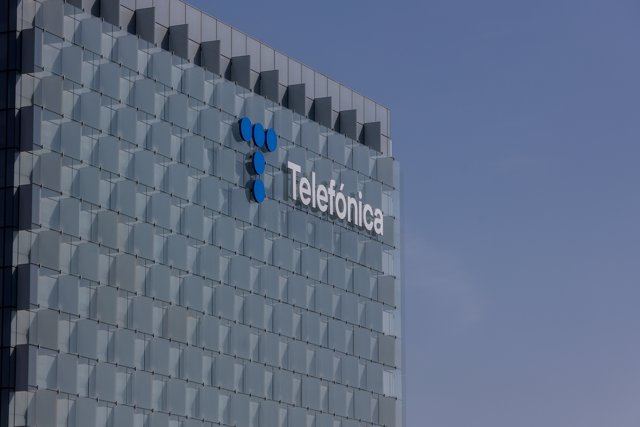Fachada de la sede de la multinacional española Telefónica, situada en la Ronda de la Comunicación, en el denominado Distrito Telefónica, a 22 de Julio de 2022, en el barrio de Las Tablas, Madrid, (España)