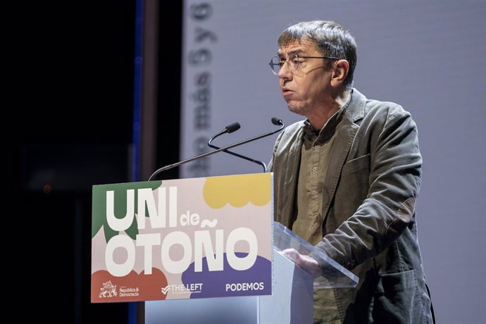 El cofundador de Podemos Juan Carlos Monedero, en el acto de de la 'Uni de otoño' en el Teatro Coliseum, a 6 de noviembre de 2022, en Madrid (España). 