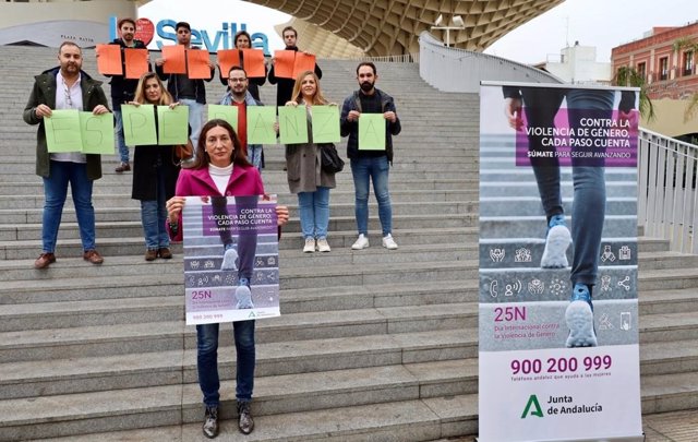 La consejera de Inclusión Social, Juventud, Familias e Igualdad, Loles López, en la presentación de la campaña 'Contra la violencia de género cada paso cuenta'.
