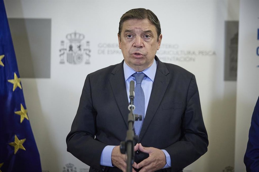 Archivo - El ministro de Agricultura, Pesca y Alimentación, Luis Planas, interviene en el acto de inauguración de la XI Asamblea de la Federación Nacional de Cofradías de Pescadores (FNCP), en la sede del ministerio, a 21 de octubre de 2022, en Madrid (