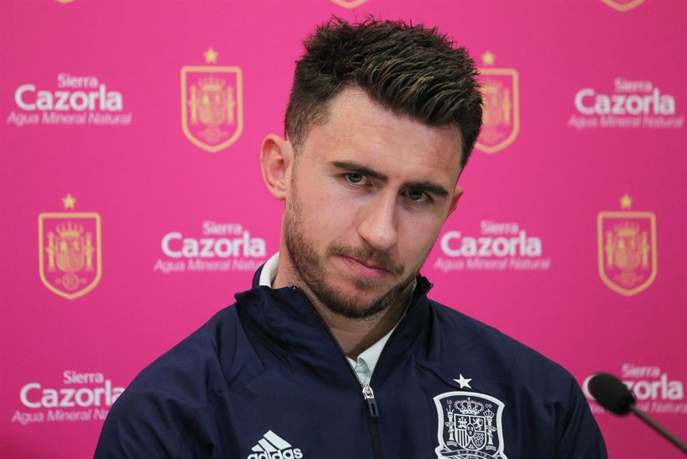 Archivo - El central del Manchester City y de la selección española Aymeric Laporte en rueda de prensa en la Ciudad del Fútbol de la RFEF en Las Rozas.